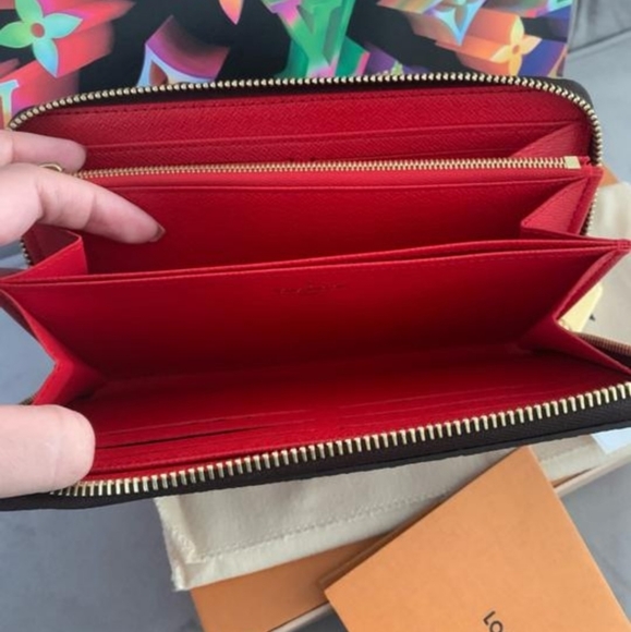 100% Louis Vuitton Zippy Wallet - Picture 5 of 9